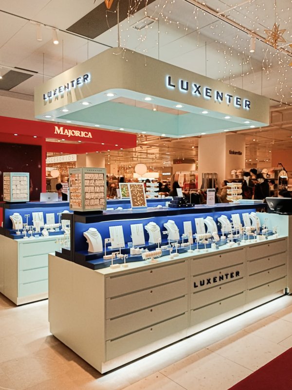 Luxenter renueva la imagen de sus tiendas para ofrecer una experiencia más accesible, abierta e inmersiva