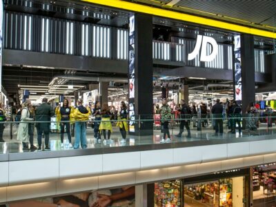 JD Sports Fashion: El comercio global desafía un entorno de consumo volátil pero se mantiene resiliente en el cierre del ejercicio 2025/26