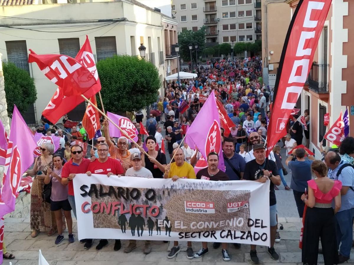 25.000 personas exigen a la patronal del calzado que firme las tablas salariales de 2026: “La revisión salarial es una obligación”