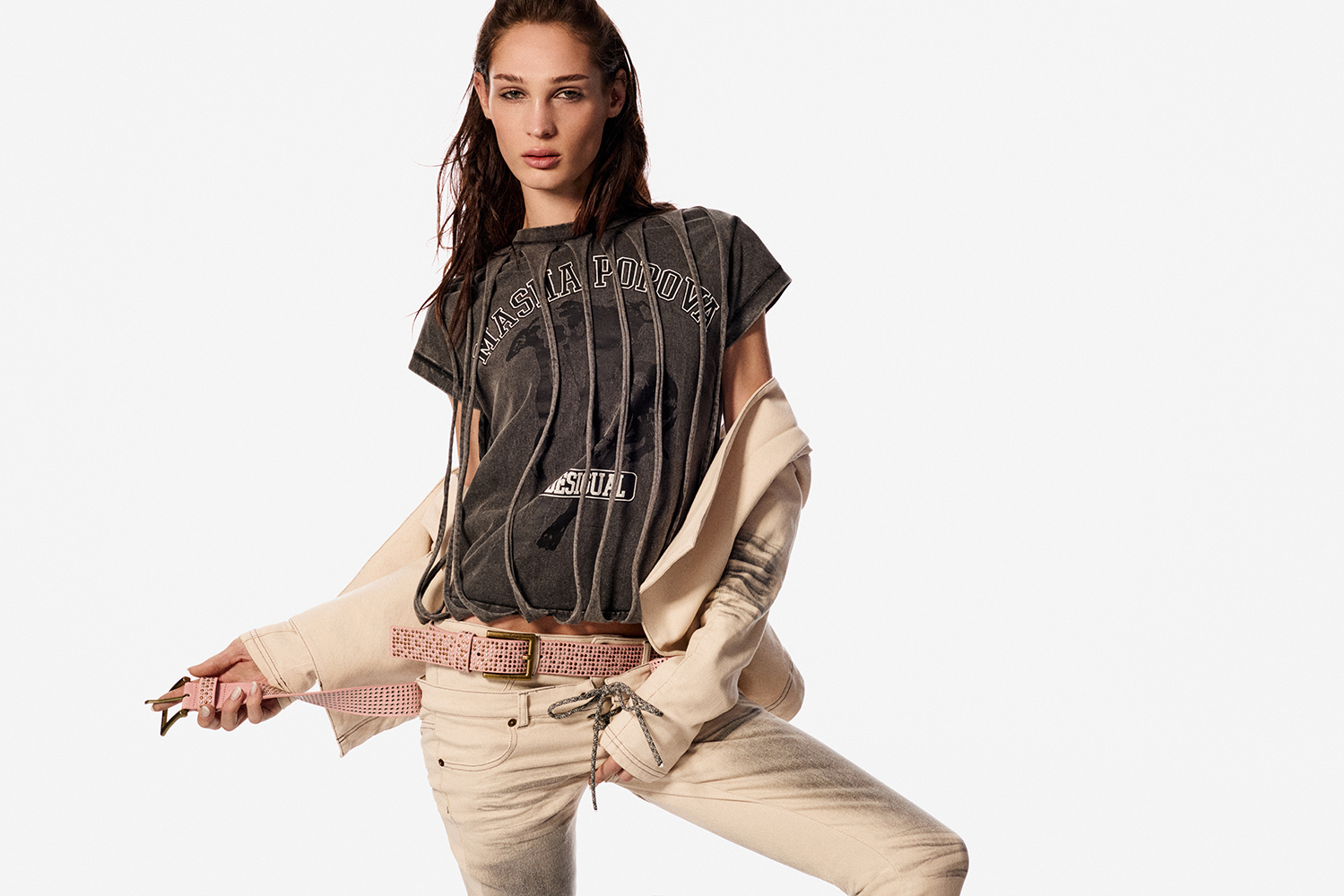 Desigual & Masha Popova: la colaboración que reinterpreta con rebeldía y sensualidad el ADN de Desigual