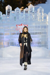 GUESS: un desfile de moda por encima de las nubes