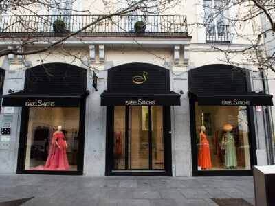 Isabel Sanchis inaugura su universo en Madrid