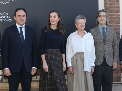 Pérez Llorca acompaña a la Reina Letizia en su visita a la empresa de calzado Pedro García, que celebra su centenario