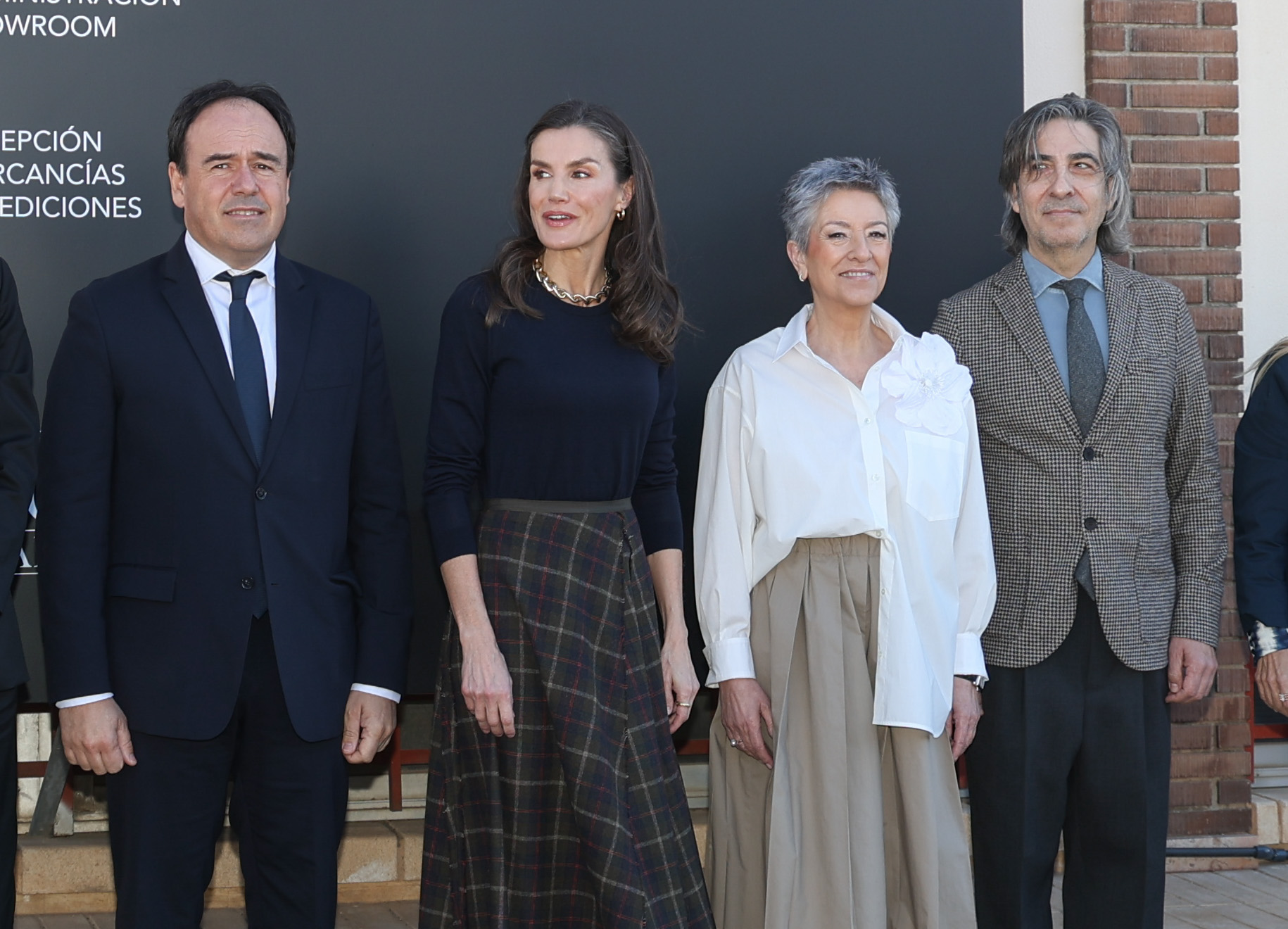 Pérez Llorca acompaña a la Reina Letizia en su visita a la empresa de calzado Pedro García, que celebra su centenario