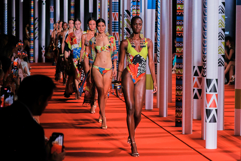 Dolores Cortés colección Pasarela 026: Ndebele