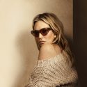 Donna Karan New York amplía su visión de la atemporalidad icónica al presentar a Kate Moss en la campaña para esta primavera’2025. Una leyenda que ha cautivado al mundo durante décadas, Moss encarna el espíritu perdurable y la identidad de la marca en la actualidad.