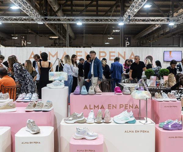 La unión de ferias italianas de moda (MICAM Milano Milano Fashion&Jewels MIPEL y The One Milano) cierran esta última edición con 40950 visitantes profesionales