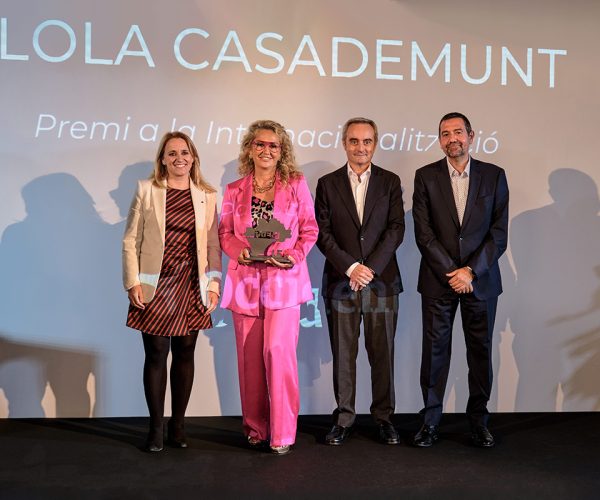 LOLA CASADEMUNT recibe el “Premio UEI 2024” a la internacionalización