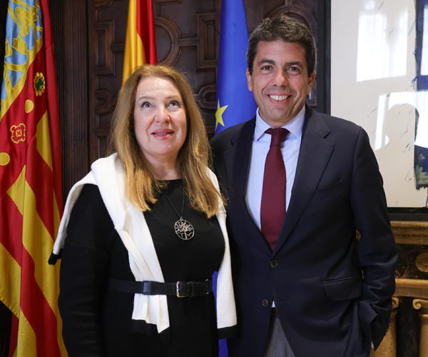 El presidente de la Generalitat Valenciana, Carlos Mazón, mantiene una reunión con la empresaria y diseñadora Sara Navarro