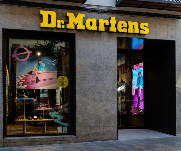 Dr. Martens aterriza en la capital con su primera tienda oficial en Madrid