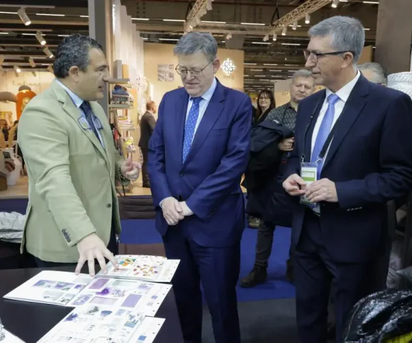 Ximo Puig visita Heimtextil y abre una línea de colaboración con la Feria de Fráncfort para que la Comunitat Valenciana sea referente del textil internacional en septiembre