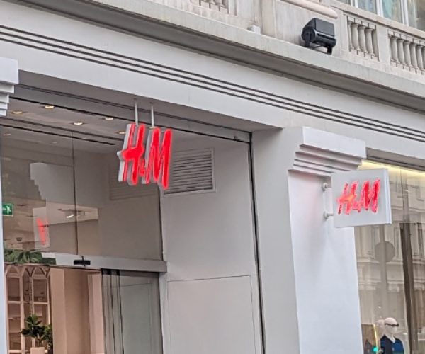 H&M (Hennes&Msauritz SL) firma el II Plan de Igualdad con los sindicatos