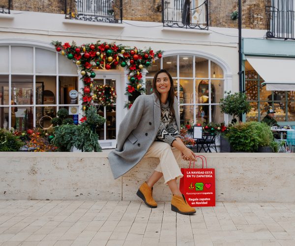 La marca de calzado Pepe Menargues reafirma su apoyo al comercio tradicional con la campaña 'La Navidad está en tu Zapatería'