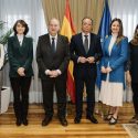 El ministro de Industria y Turismo, Jordi Hereu, con los representantes de la CEOE.