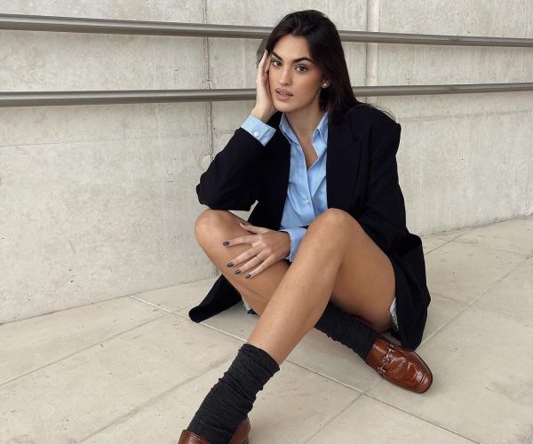 Estilo clásico, con calcetines y made in Spain: así es el zapato favorito de Marta Lozano