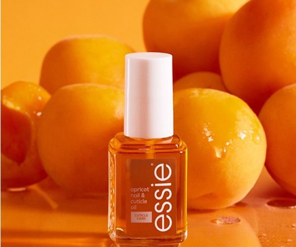 ¿Tus cutículas sufren en verano? Sigue estos consejos y prepáralas con Essie para la vuelta a la rutina