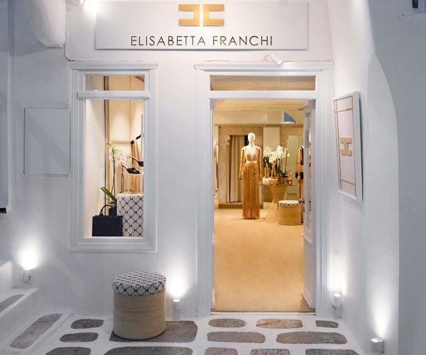 Elisabetta Franchi aterriza en Mykonos con su nueva flagship store