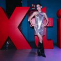 María Becerra deslumbra y muestra su lado más auténtico en el lanzamiento de la nueva colección de XTI