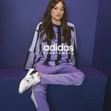 La actriz, productora e icono de estilo Jenna Ortega se une a la familia Adidas