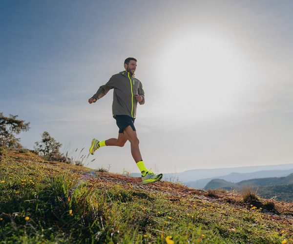 ASICS lanza una nueva innovación en velocidad para los senderos: METAFUJI