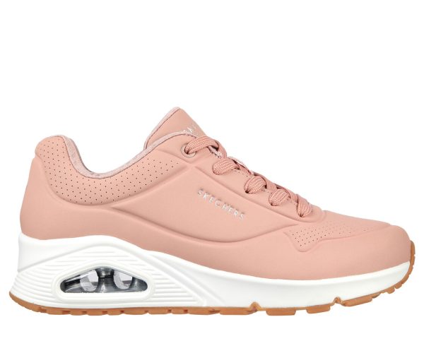 Skechers pone a tus pies el delicado Peach Fuzz, tono del 2024 según el Pantone Color Institute