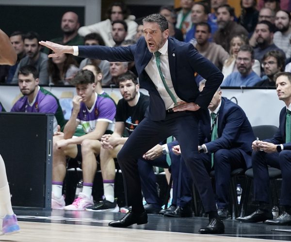 La firma española de moda masculina Boston viste al equipo técnico del Unicaja Baloncesto