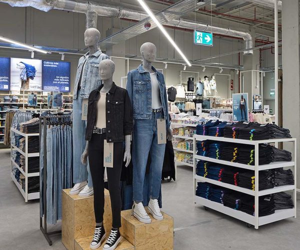 Primark abre este jueves en Parquesur una tienda más amplia y renovada