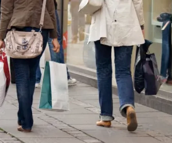 Confecomerç prevé una campaña de rebajas marcada por la compra presencial con expectativas mejores que el año pasado sin alcanzar cifras precovid