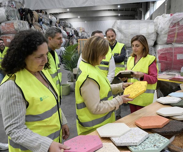 La Xunta destinó 3,5 M€ en ayudas para apoyar iniciativas de empresas, autónomos y entidades sociales para el tratamiento de residuos textiles en Galicia