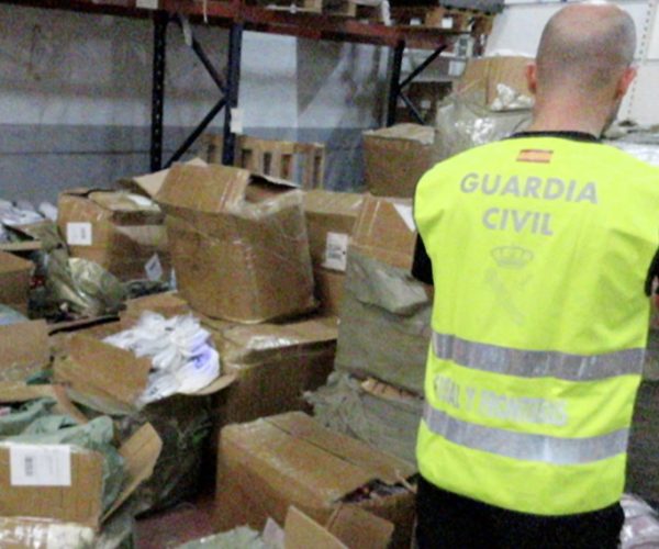 La Guardia Civil interviene en Toledo casi 74.000 prendas falsificadas valoradas en 1.4 millones de euros