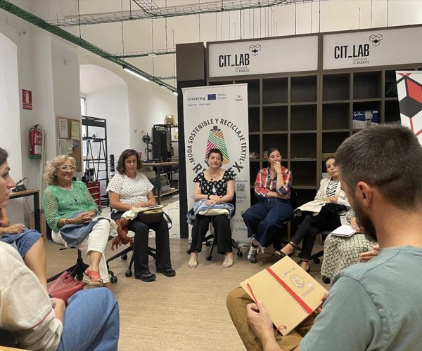 La Diputación de Badajoz refuerza el medio rural con un laboratorio textil ecológico contra la despoblación