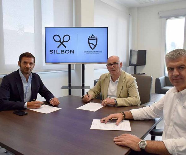 Pie de foto: Carlos Galluzzo Brand Manager Silbon, José Ramón Cuetos, Presidente. Pablo Menéndez, Vicepresidente