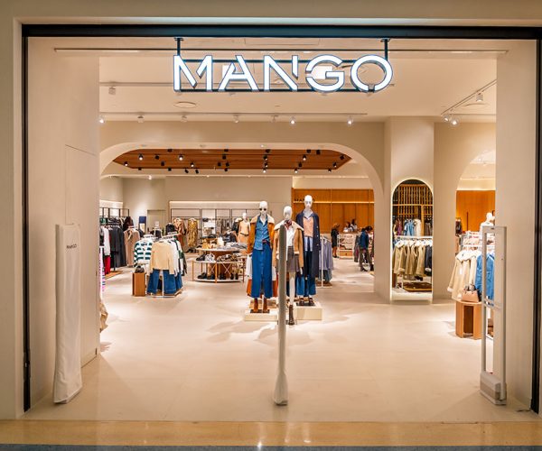 Mango celebra tres décadas en Portugal con la renovación de su tienda más antigua en el país, ubicada en Cascais