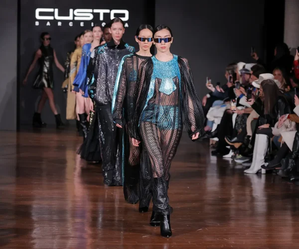 Custo Barcelona despunta en la Milan Fashion Week con una exposición retrospectiva y su nueva colección “WE ART CUSTO PART TWO”