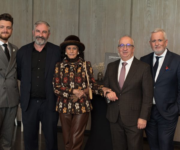 El Museo del Traje acoge la presentación del libro “Cristóbal Balenciaga | Shoes from Spain Tribute”, una obra de colección que celebra el legado del maestro