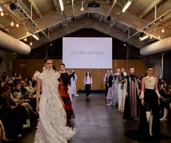 Dolores Promesas exhibe su primera colección de ala costura en Madrid es Moda (MeM)