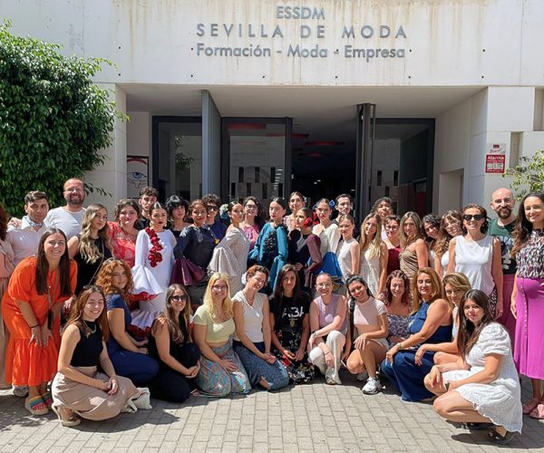 ESSDM clausura el proyecto Erasmus BIP con un desfile de moda flamenca