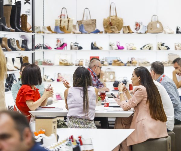 Los visitantes españoles en Expo Riva Schuh & Gardabags aumentan un 35%