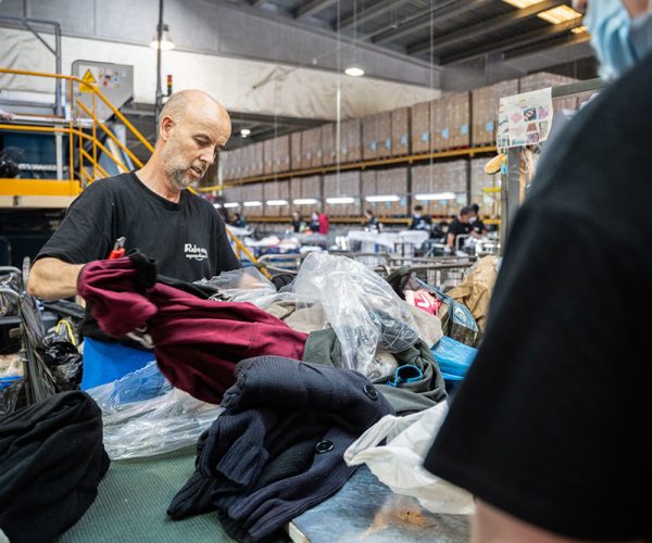 Roba Amiga transforma 15.300 toneladas de residuo textil en oportunidades laborales para personas en riesgo de exclusión