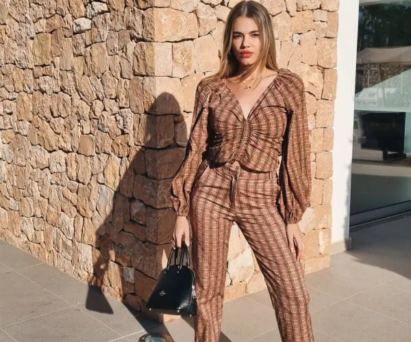 La influencer Mirian Pérez (Honey Dressing) tiene el total look marrón más favorecedor del 2023 y es de Meyme