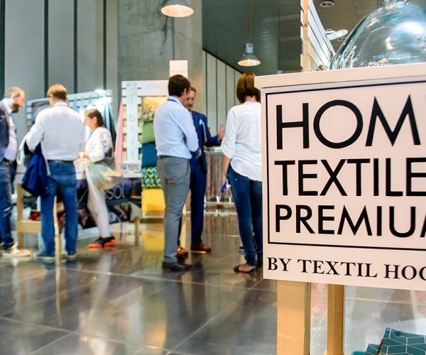 Home Textiles Premium by Textilhogar cuelga el cartel de completo