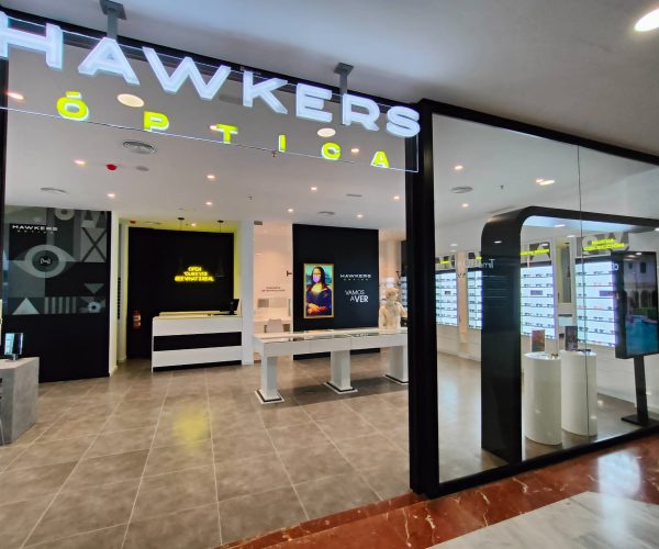 Bahía Sur refuerza su oferta en el sector de eyewear con la apertura de la española Hawkers