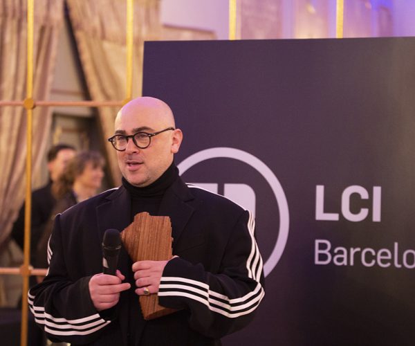 Pablo Coppola (Balenciaga) recibe el premio de LCI Barcelona