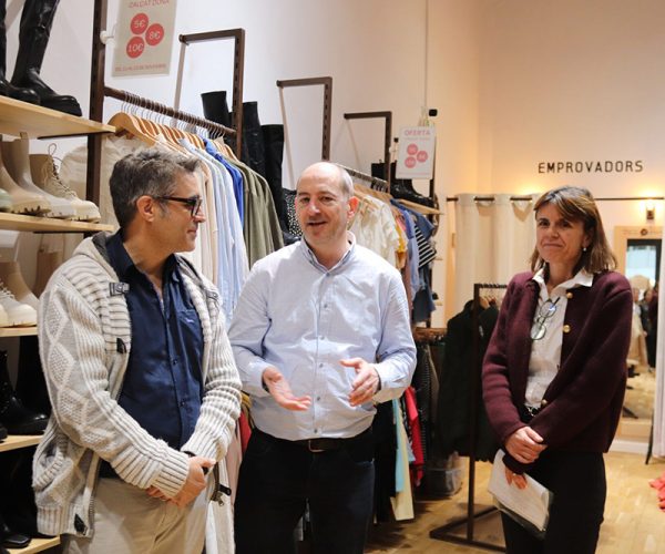 La Fundación Formació i Treball abre la undécima tienda Moda re- en Barcelona con la colaboración de Cáritas