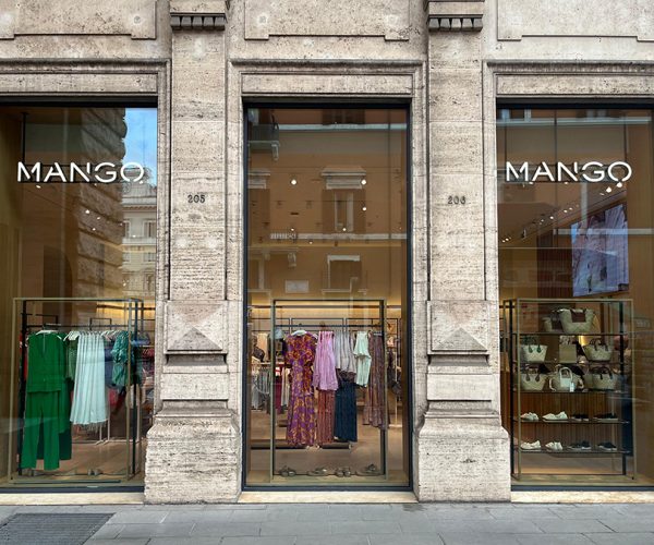 Mango abre una nueva flagship en Roma y anuncia la apertura de una quincena de tiendas este 2024 en Italia hasta superar el centenar de puntos de venta en el país