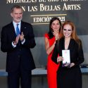 Ana Locking recibe la medalla de oro al mérito en las bellas artes