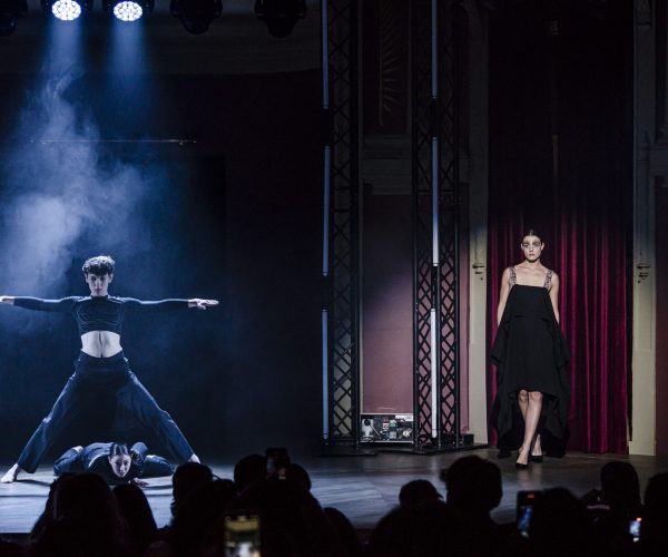 Fashion Alive, el proyecto de moda sostenible, realiza su performace presentando sus diseños en el Ateneo de Madrid