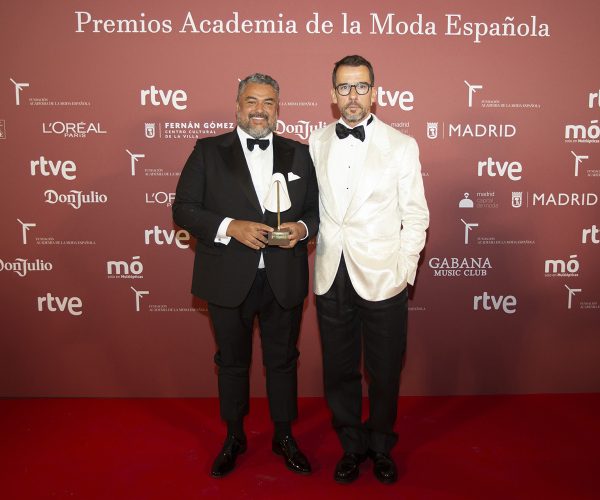 Pedro del Hierro recibe el Premio de Honor en la I edición de los Premios Academia de la Moda Española en su 50º aniversario