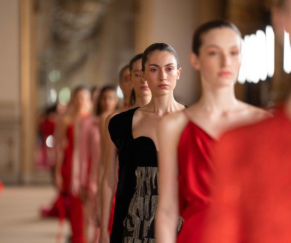 Jorge Redondo y Redondo Brand hacen historia en el Teatro Colón de Buenos Aires con un desfile de costura sin precedentes