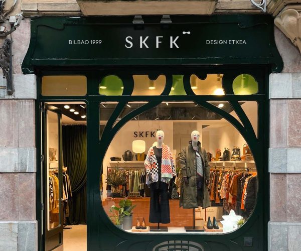 SKFK continúa con su expansión y abre tienda propia en Donostia